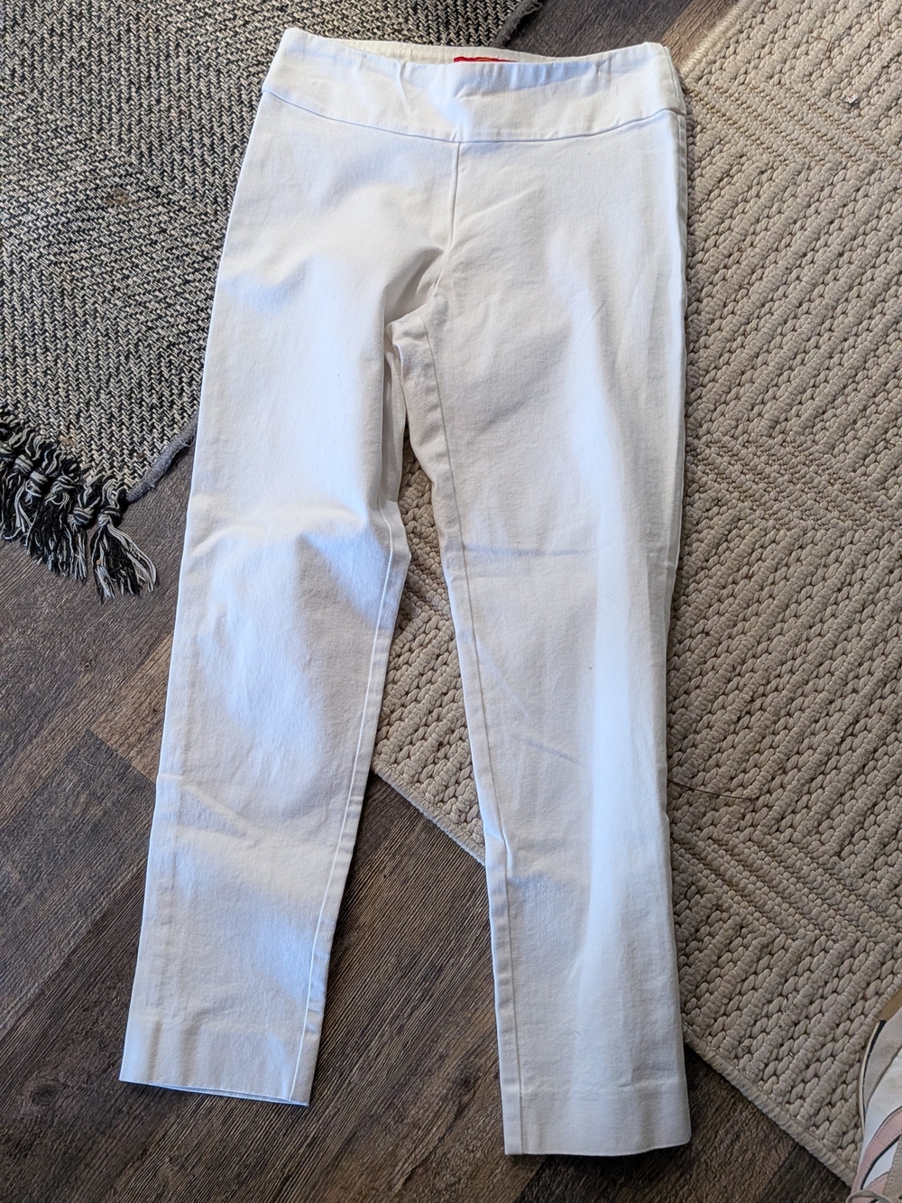 Women’s White Pull-On Capri Pants
